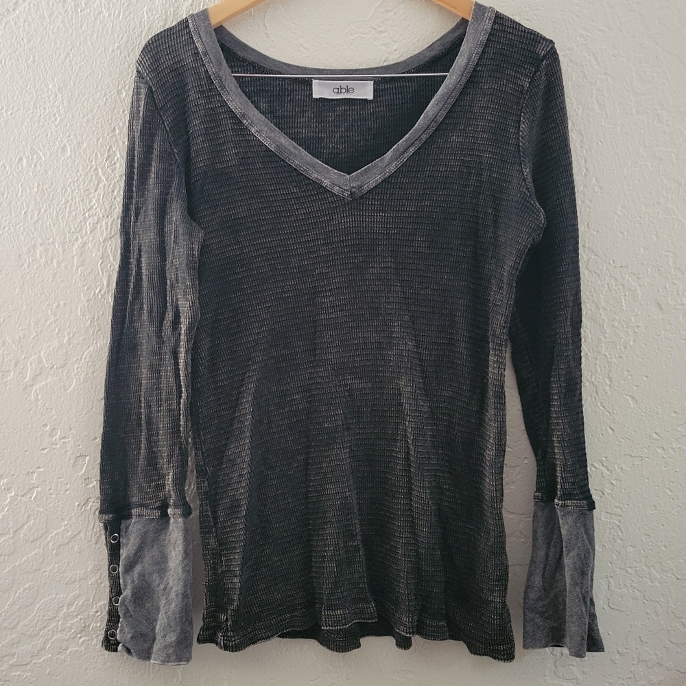 able Long Sleeve Size Large